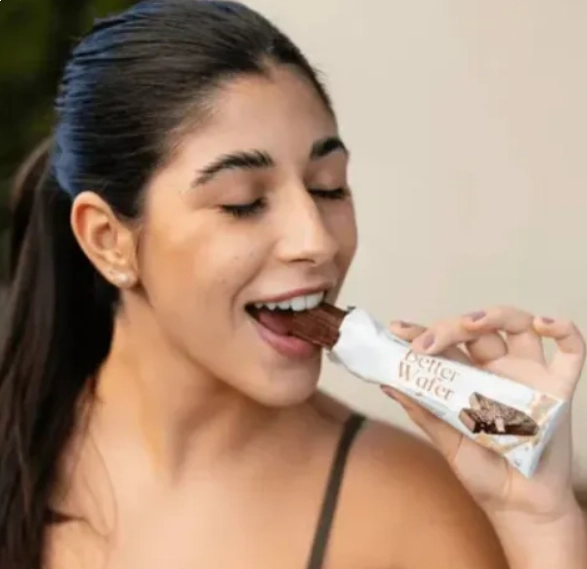Better Wafer Proteica, Sabor Cookies & Cream com Cobertura de Chocolate Meio Amargo, 3 Unidade 25g Cada, Betterlife